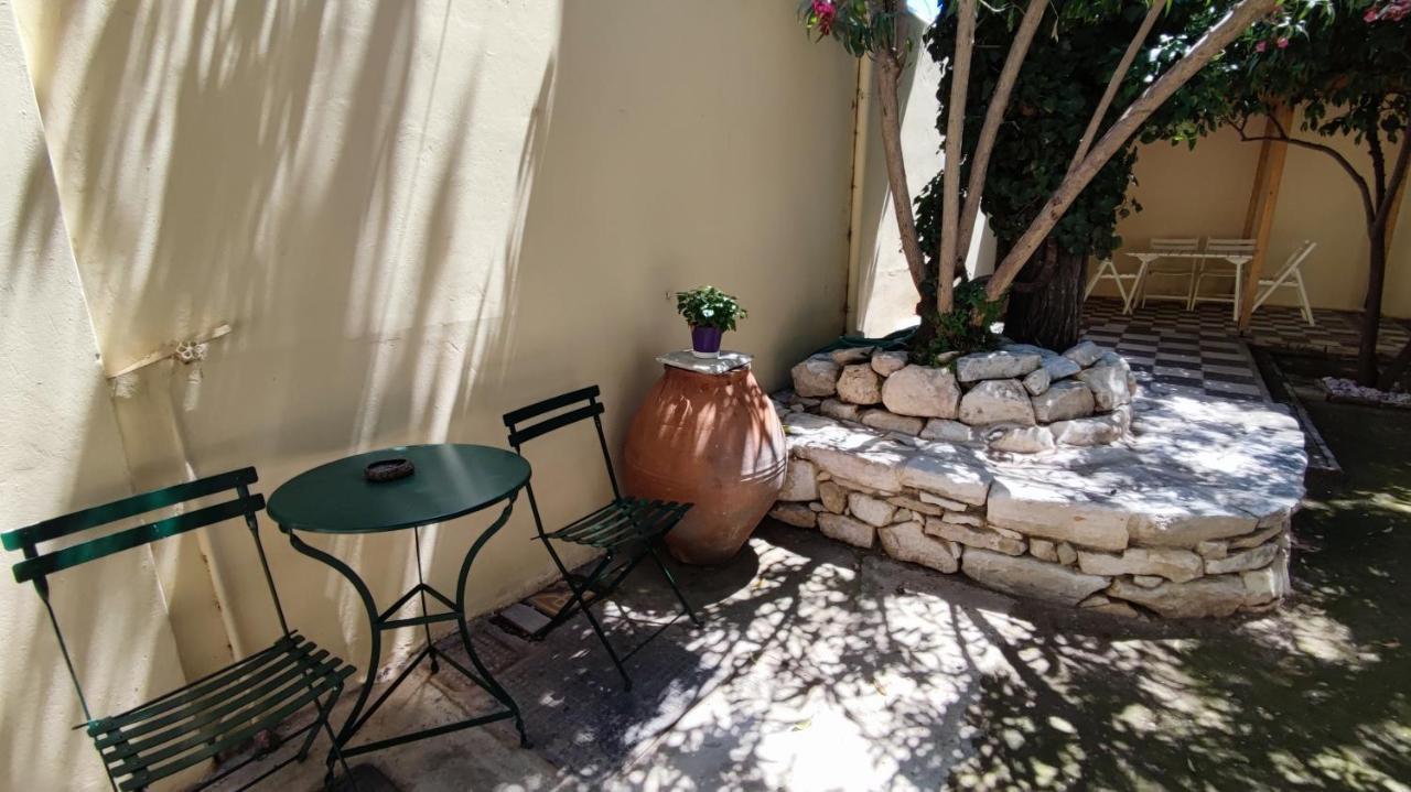 דירות אתונה A Painter'S House In Plaka מראה חיצוני תמונה