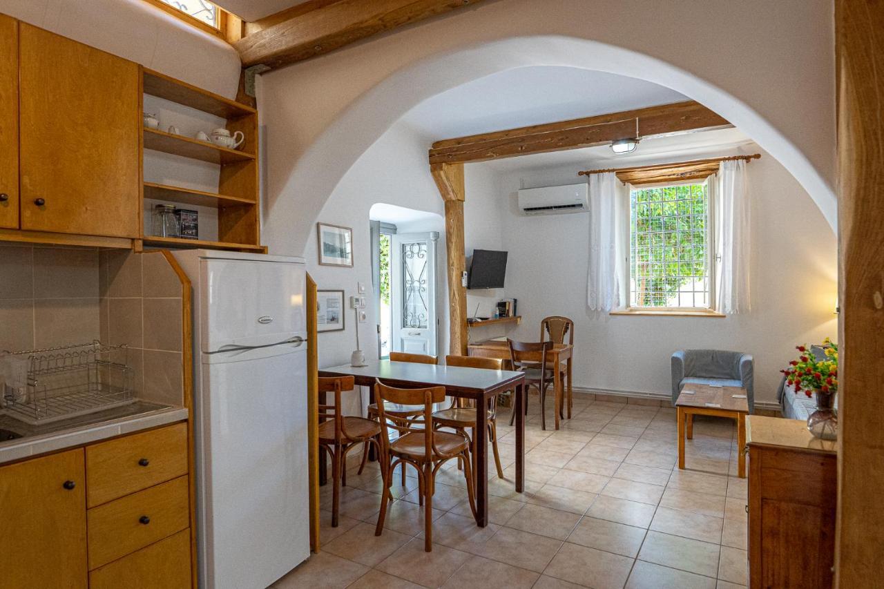 דירות אתונה A Painter'S House In Plaka מראה חיצוני תמונה